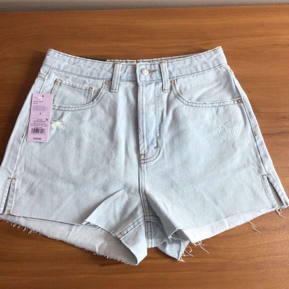 Woman’s Wild Fable Light Wash Super High Rise Cutoff Shorts‎ 4 - Picture 1 of 7